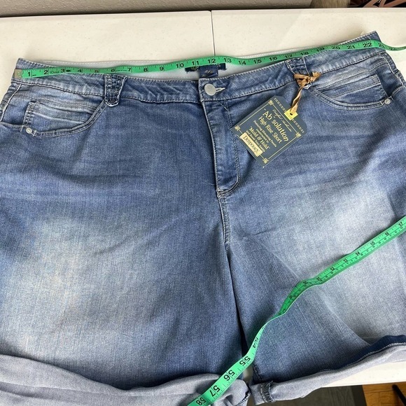 New Democracy Plus Size "Ab"solution Cuffed Shorts size 24W - Picture 5 of 13